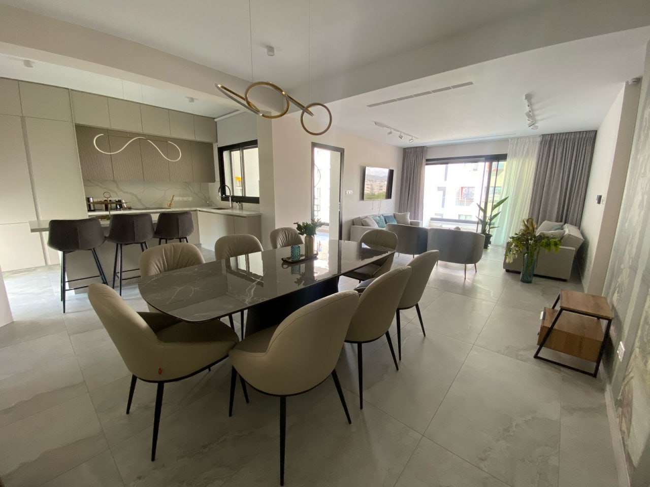 3-Bedroom Penthouse in Mesa Geitonia photo 1 of 4