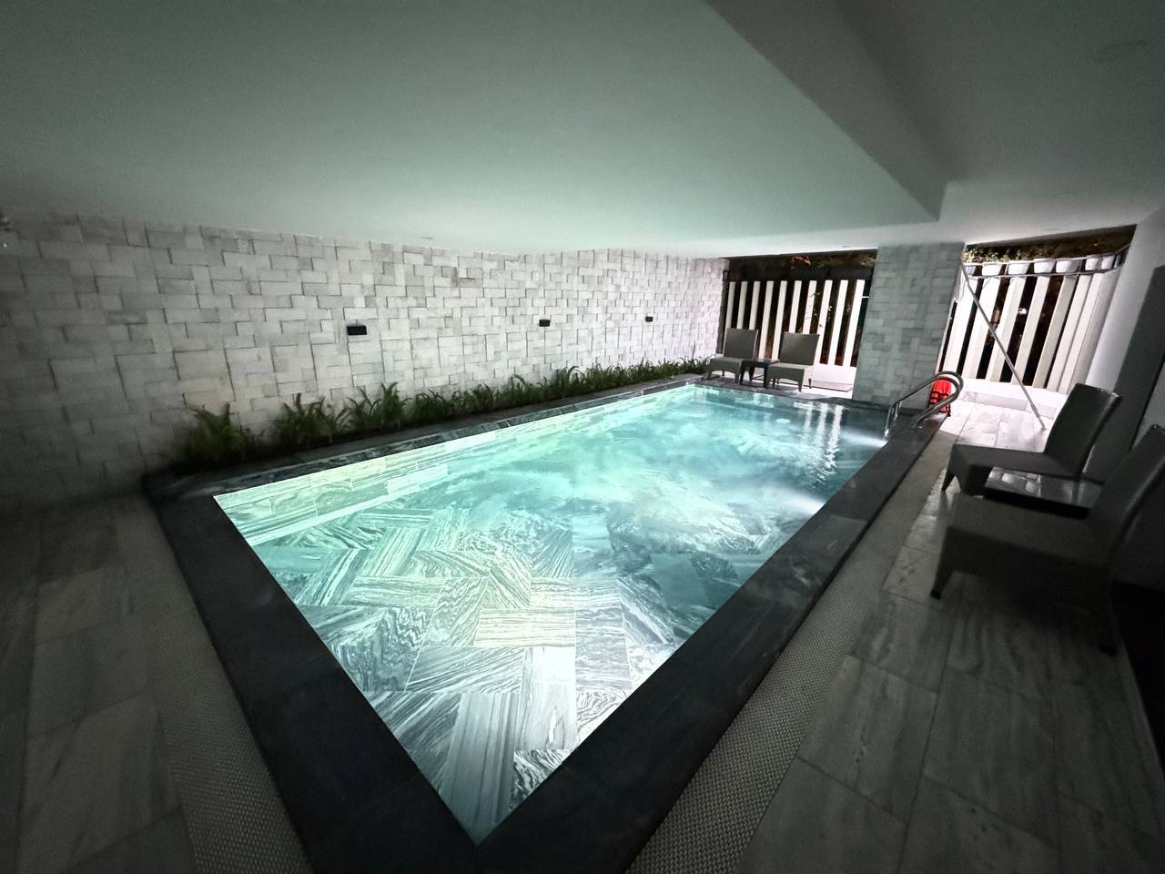 2-Bedroom Apartment with Pool in Son Tra photo 2 of 8