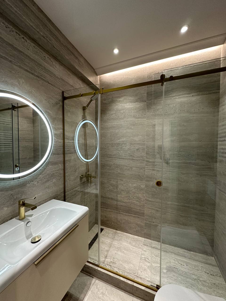 1-Bedroom Apartment with Living Room in Central Chisinau photo 3 of 8