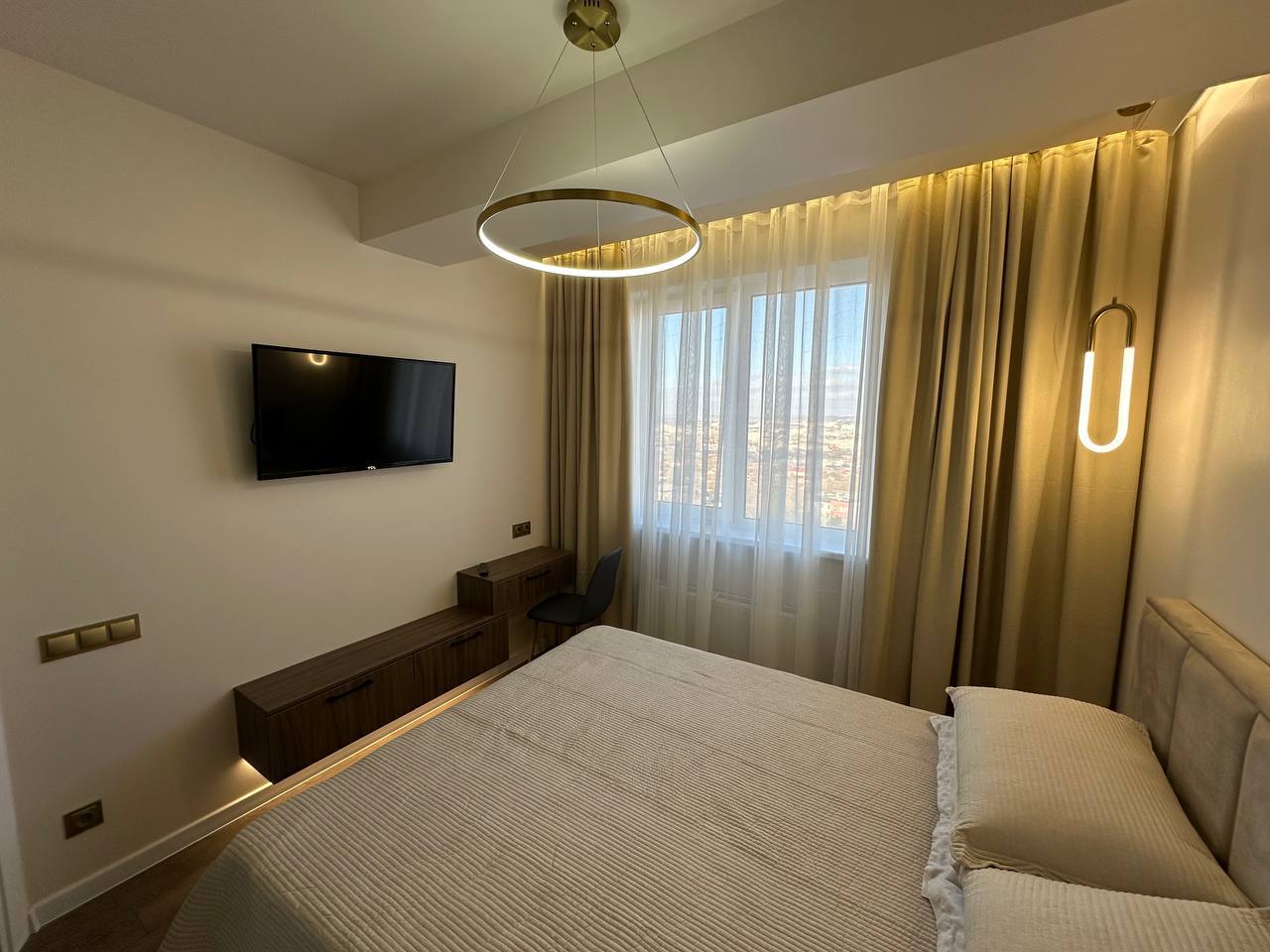 1-Bedroom Apartment with Living Room in Central Chisinau photo 6 of 8