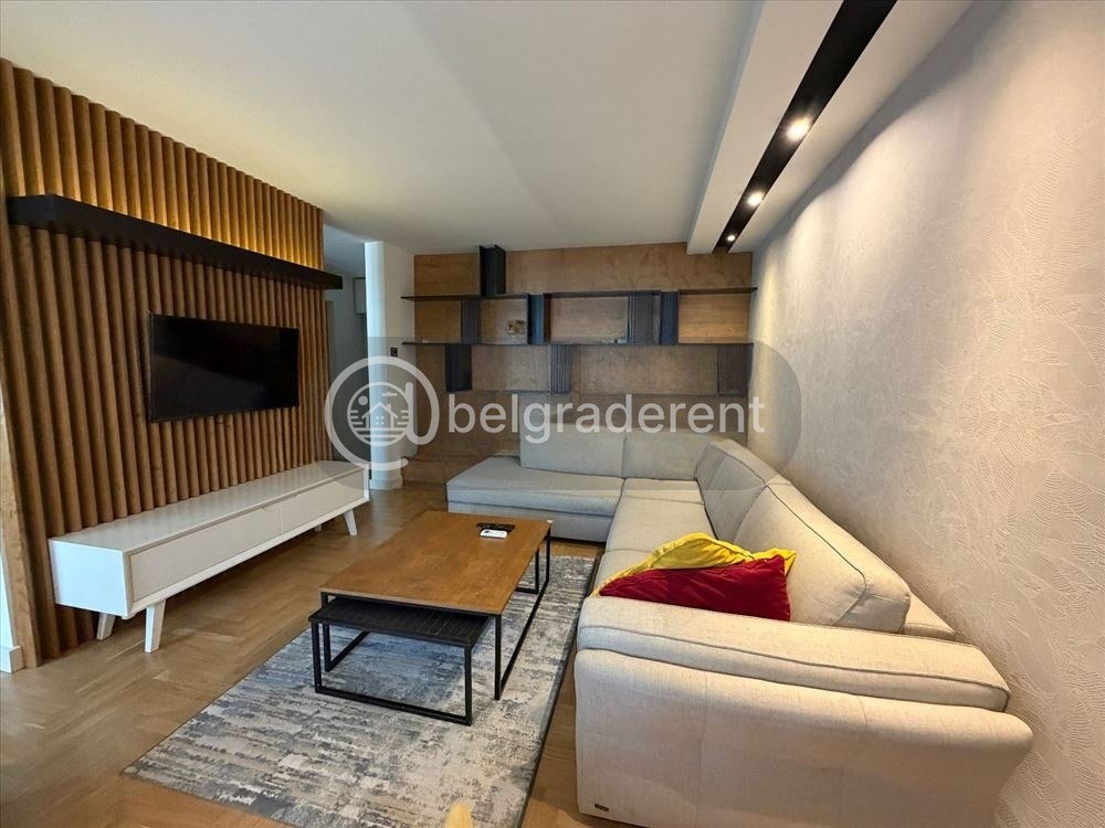 Two-and-a-Half-Room Apartment in Banovo Brdo photo 1 of 8