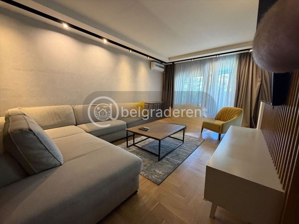 Two-and-a-Half-Room Apartment in Banovo Brdo photo 2 of 8