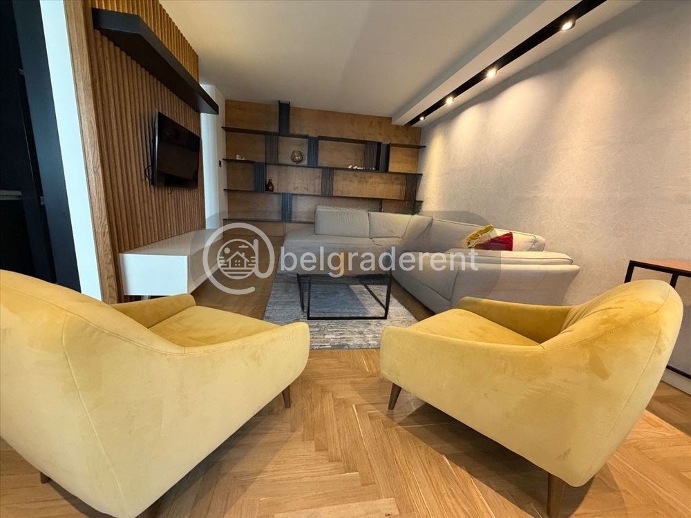 Two-and-a-Half-Room Apartment in Banovo Brdo photo 3 of 8