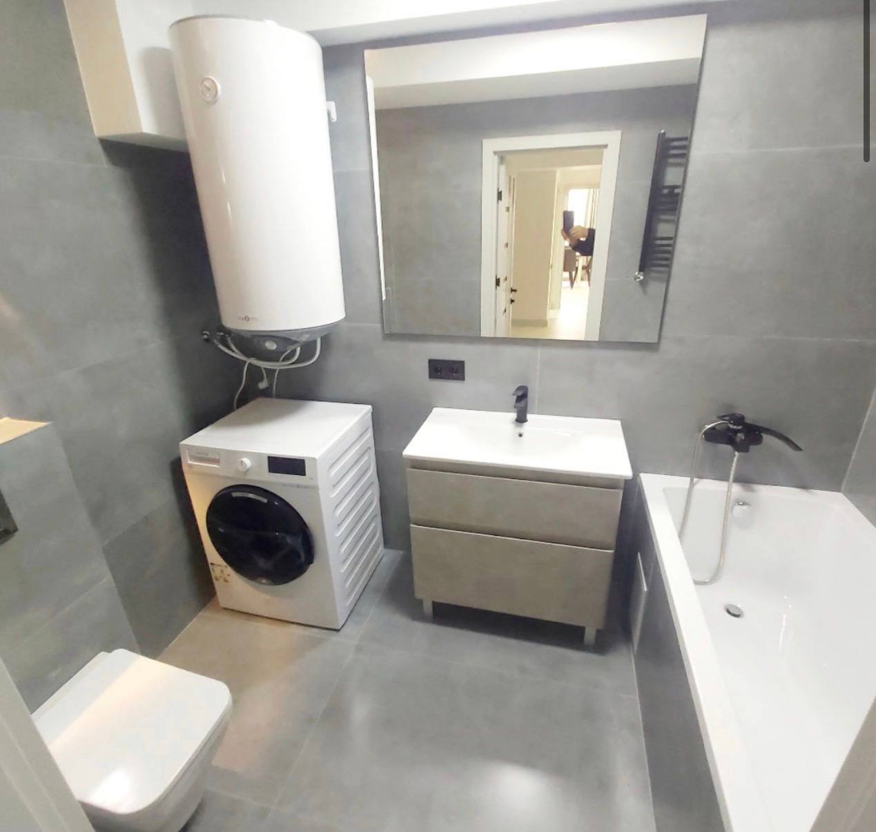 One-Bedroom Apartment with Living Room in Central Chisinau photo 5 of 7