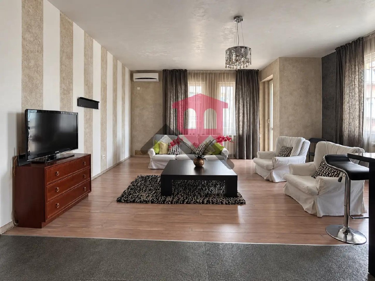 Designer 1-Bedroom Apartment in Vera photo 3 of 8