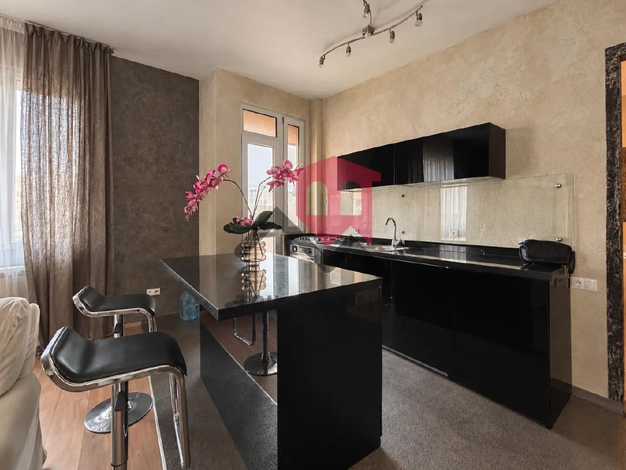 Designer 1-Bedroom Apartment in Vera photo 5 of 8