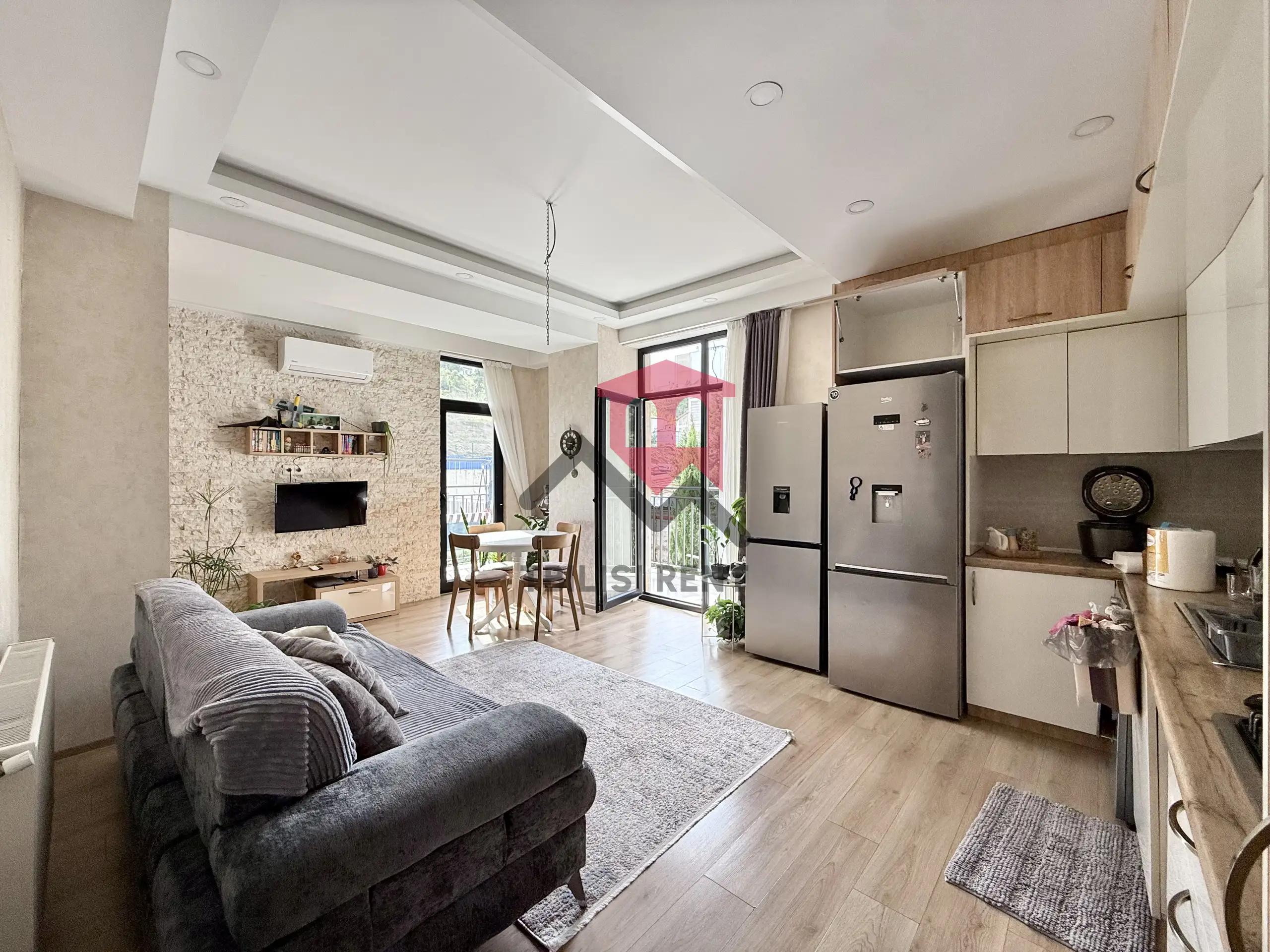 Bright 1-Bedroom Apartment Near State University Metro photo 1 of 8