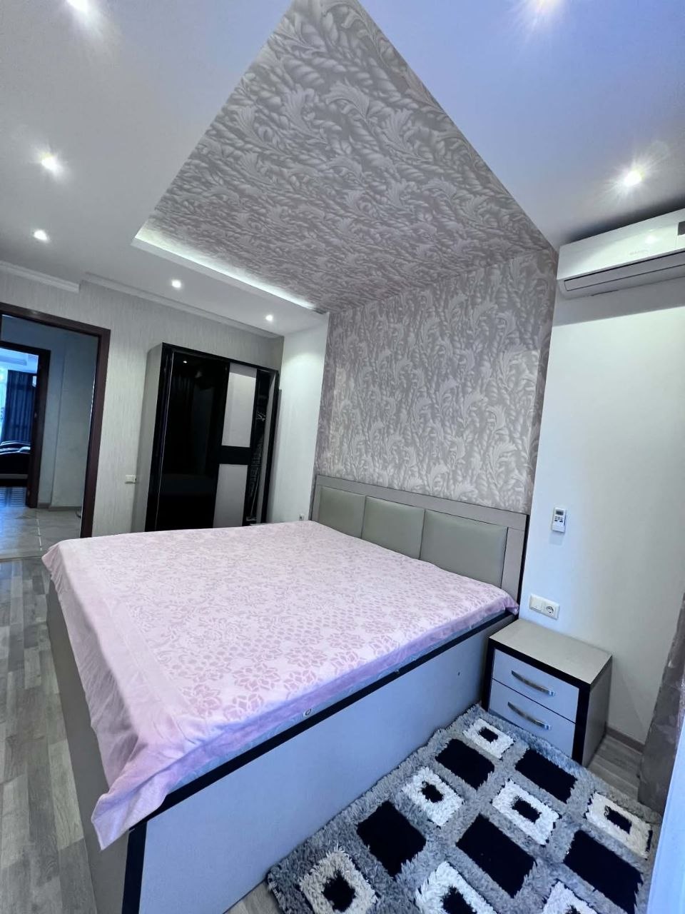 Spacious Two-Bedroom Apartment in Batumi Old Town photo 7 of 8