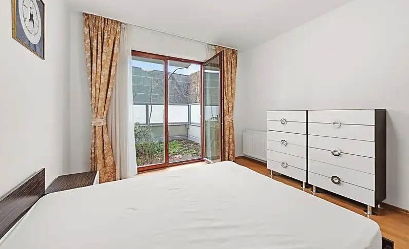 Furnished 2-Bedroom Apartment in Dejvice photo 5 of 8
