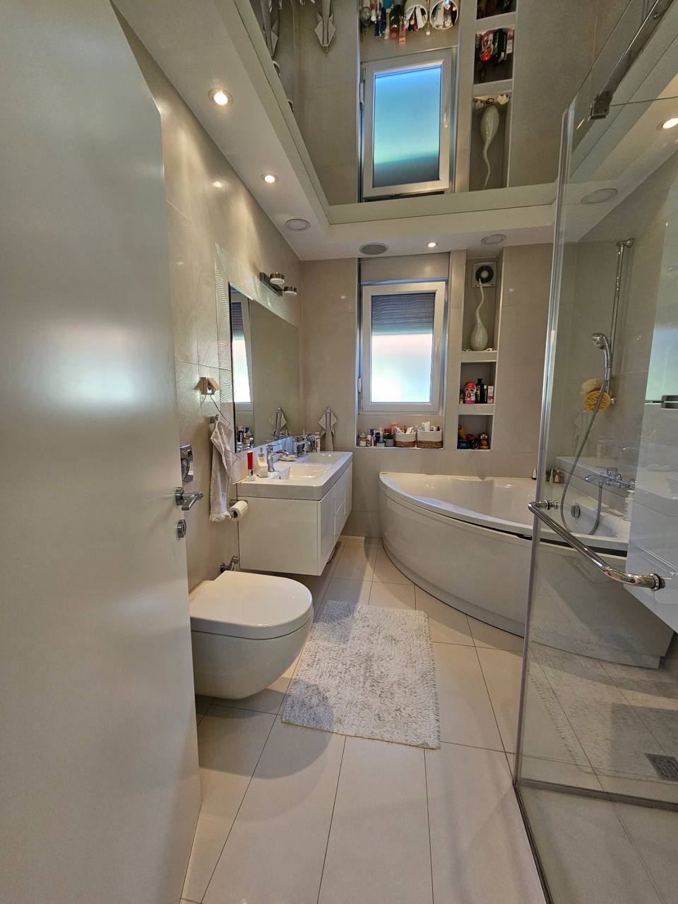 4-Bedroom Property in Dedinje photo 7 of 8