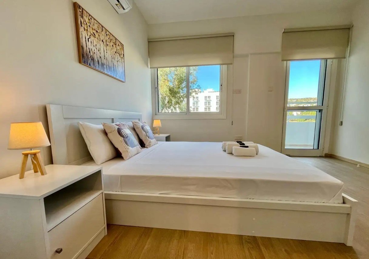 3-Bedroom Seafront Apartment in Agios Tychonas photo 3 of 4