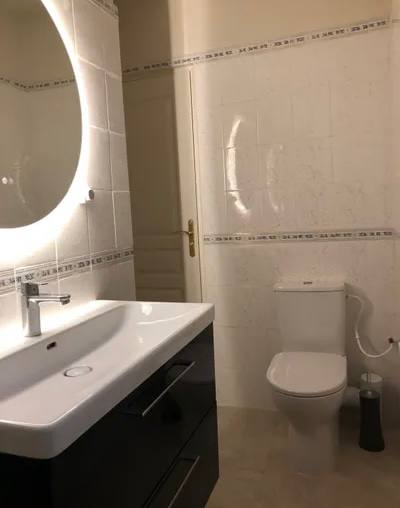 Renovated One-Bedroom Apartment near the Champs-Élysées photo 6 of 8