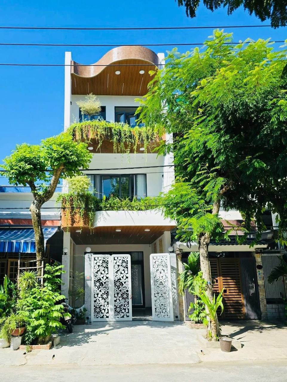 Three-Bedroom House in Hoa Khanh