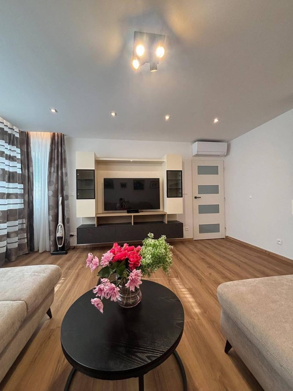 Luxury 2-Bedroom Apartment in Bratislava Old Town photo 3 of 8