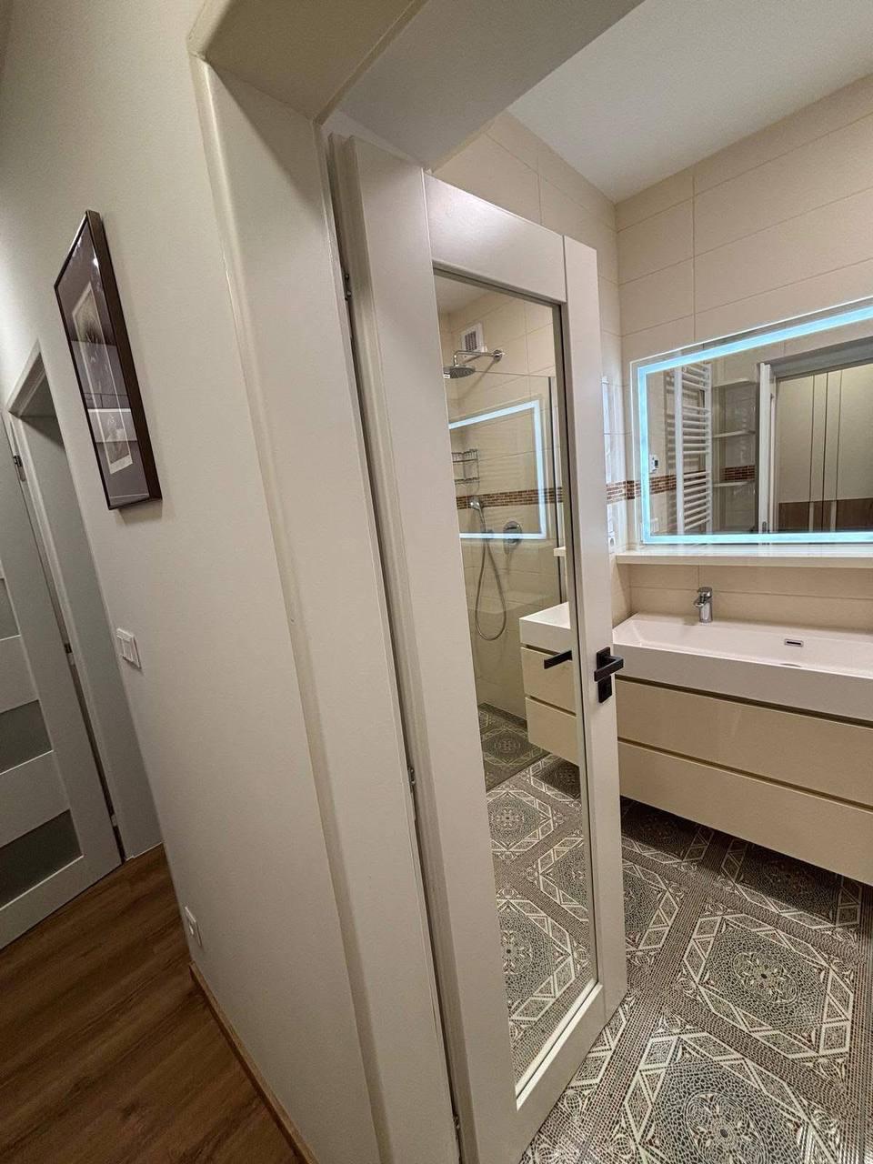 Luxury 2-Bedroom Apartment in Bratislava Old Town photo 7 of 8