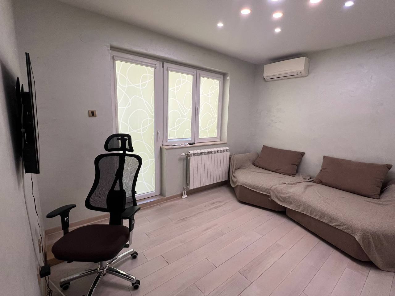 4-Bedroom Apartment on Kneza Viseslava photo 6 of 8