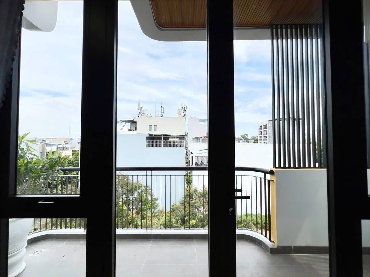 1-Bedroom Apartment in Ngu Hanh Son photo 2 of 8