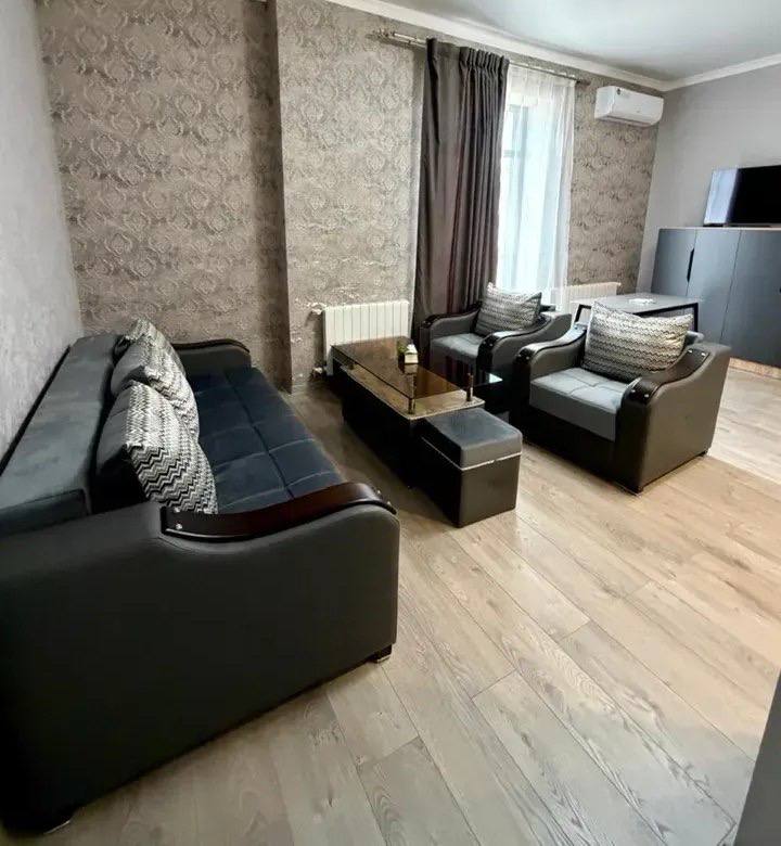 Cozy Two-Bedroom Apartment in Avan