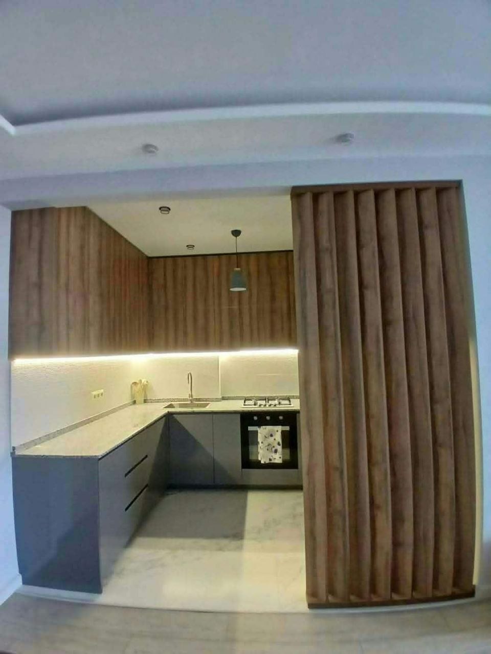 3-Bedroom Apartment in Lux Tower photo 1 of 8