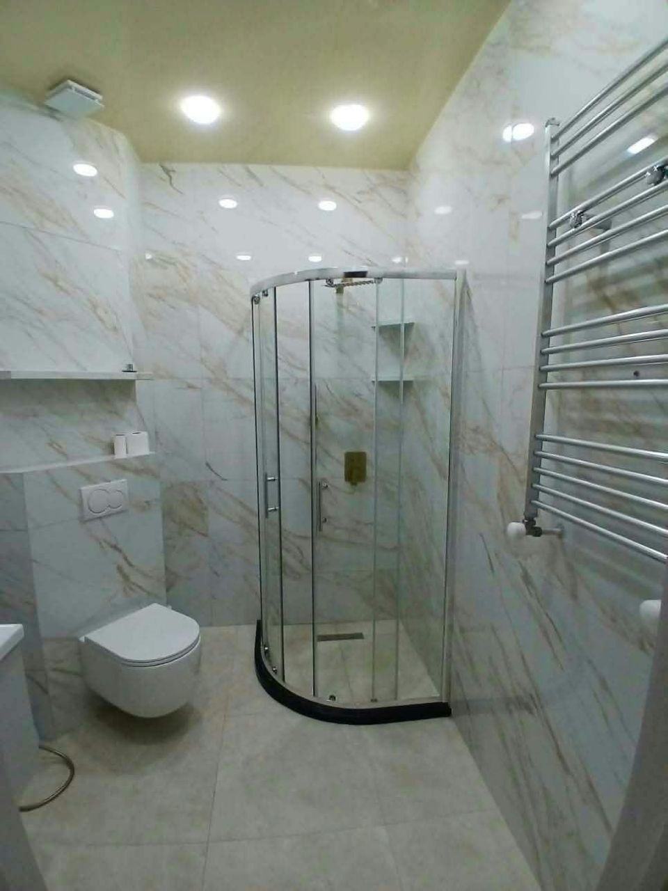 3-Bedroom Apartment in Lux Tower photo 7 of 8
