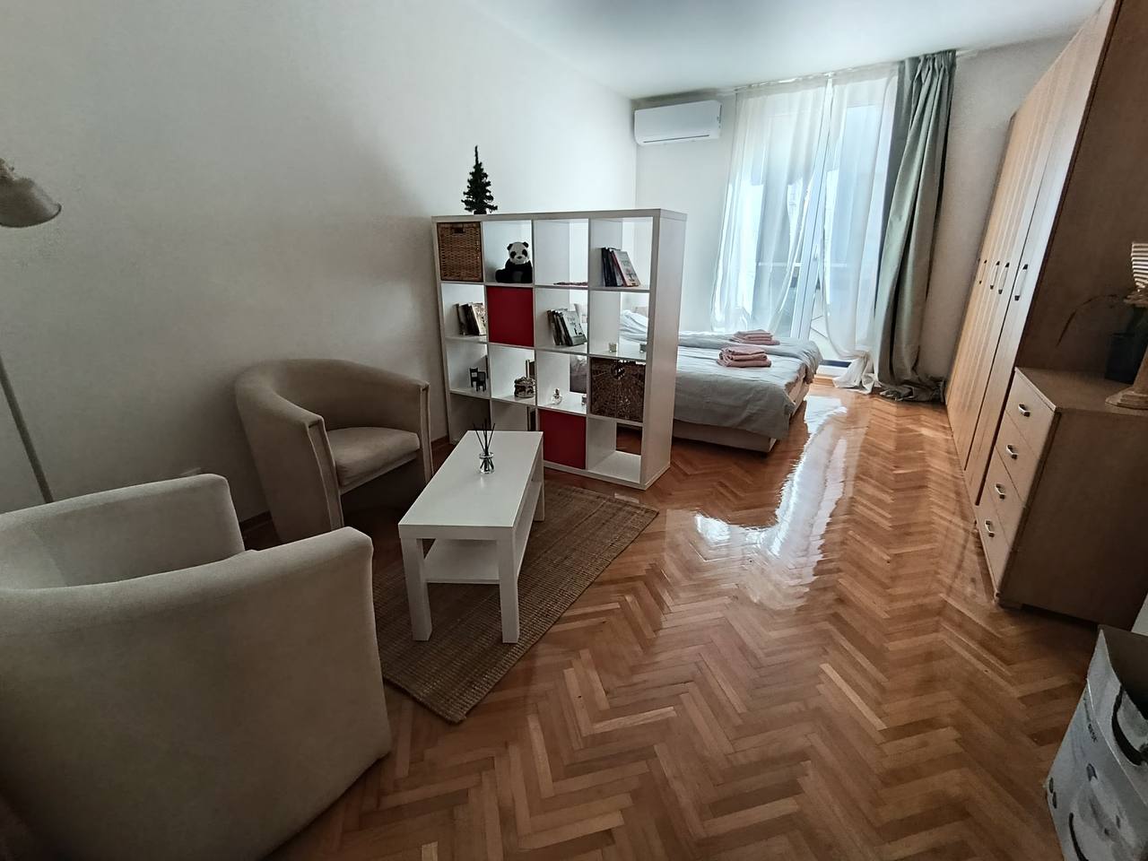 1-Bedroom Apartment on Molerova photo 2 of 4