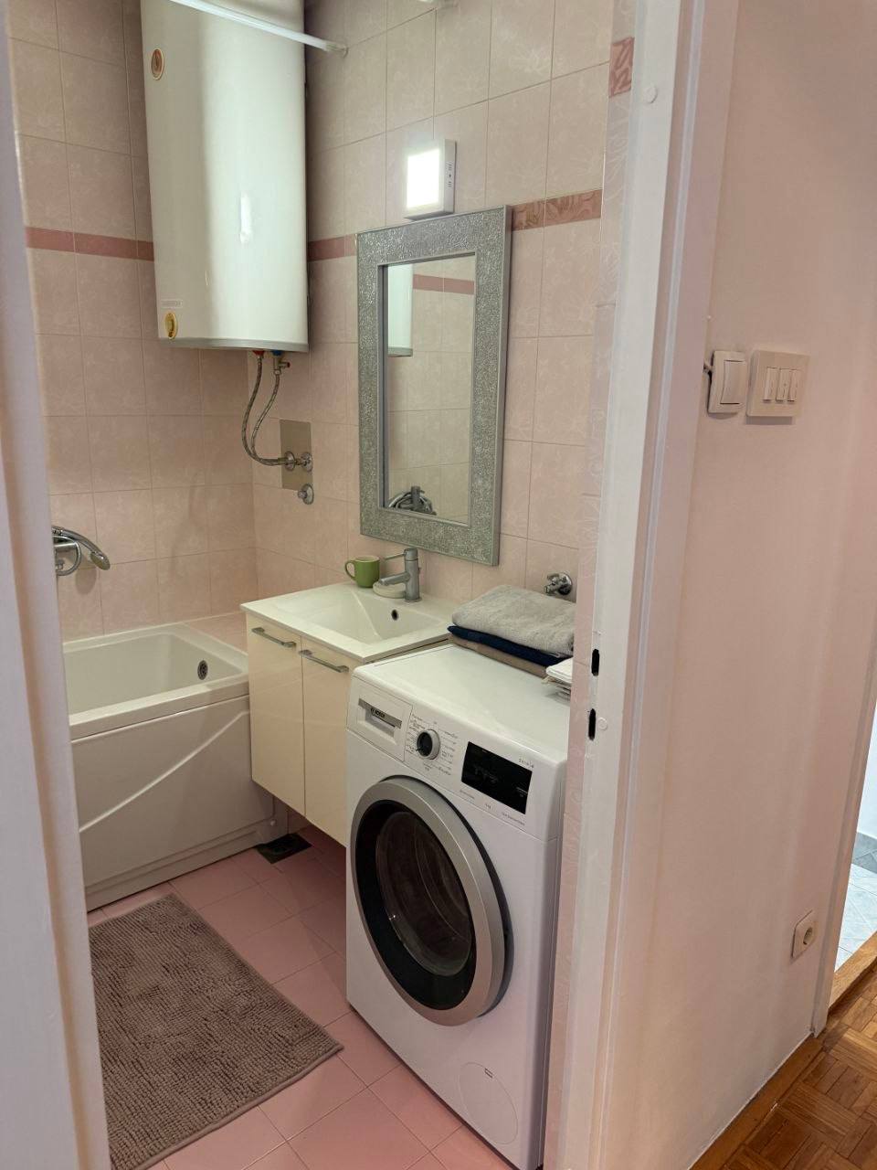 1-Bedroom Apartment in Novi Beograd photo 5 of 6