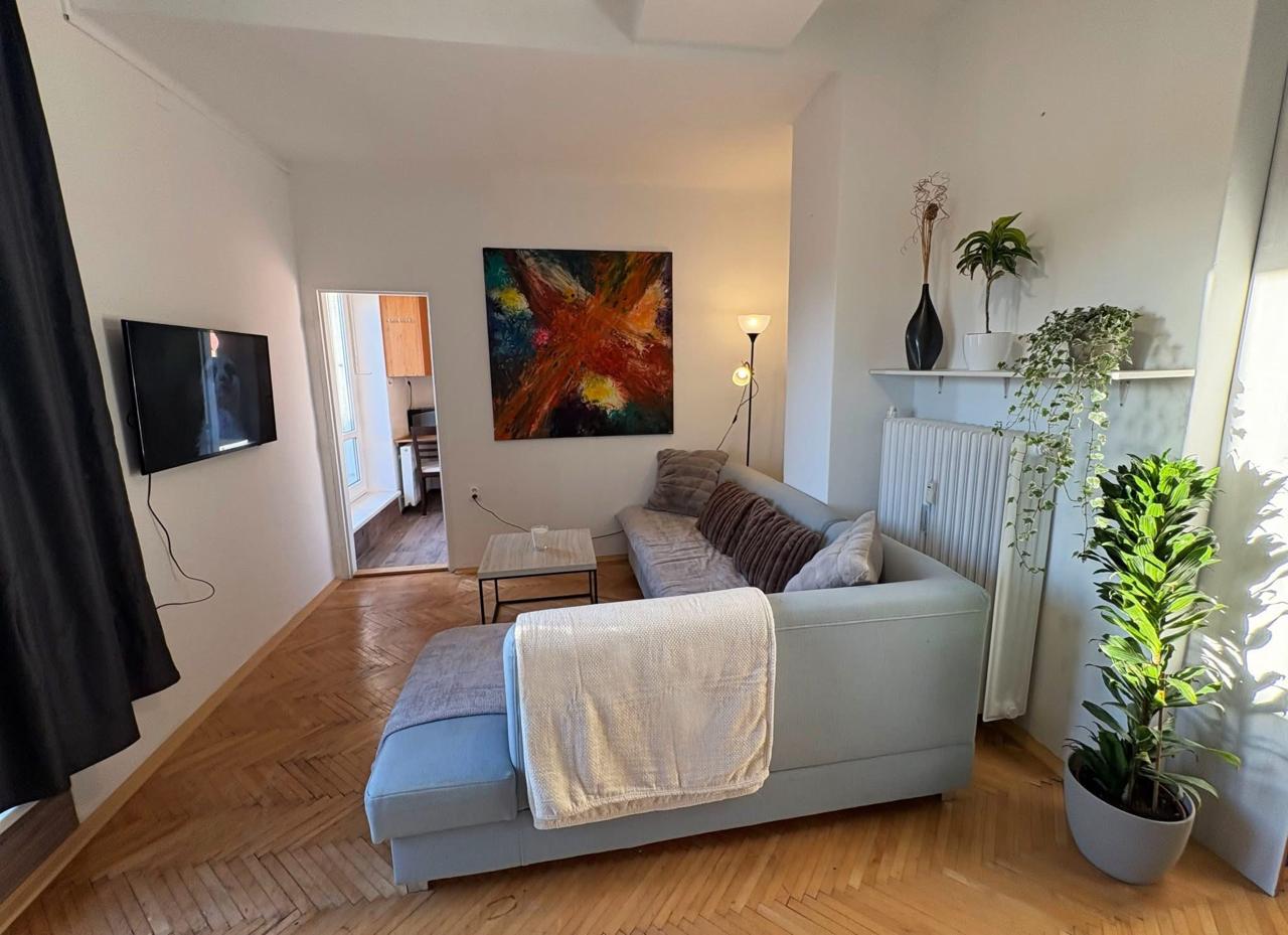 Furnished Apartment with Large Terrace photo 2 of 8