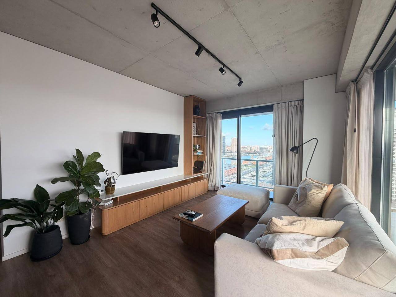 1-Bedroom Apartment in Puerto Madero photo 1 of 8