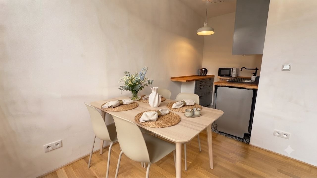 Furnished 1-Bedroom Apartment with Rooftop Terrace photo 2 of 7