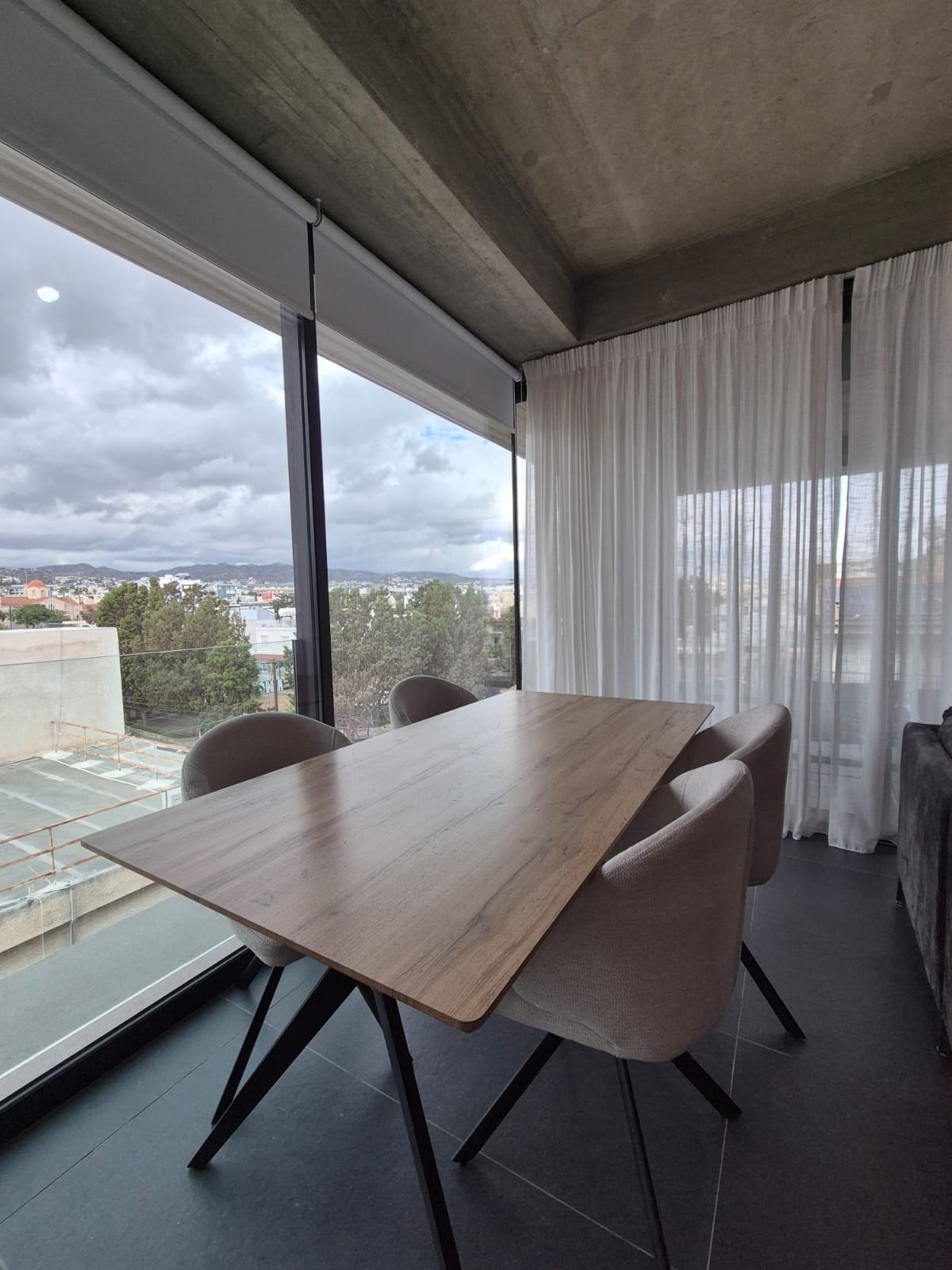 Furnished 2-Bedroom Apartment in Mesa Geitonia photo 2 of 8
