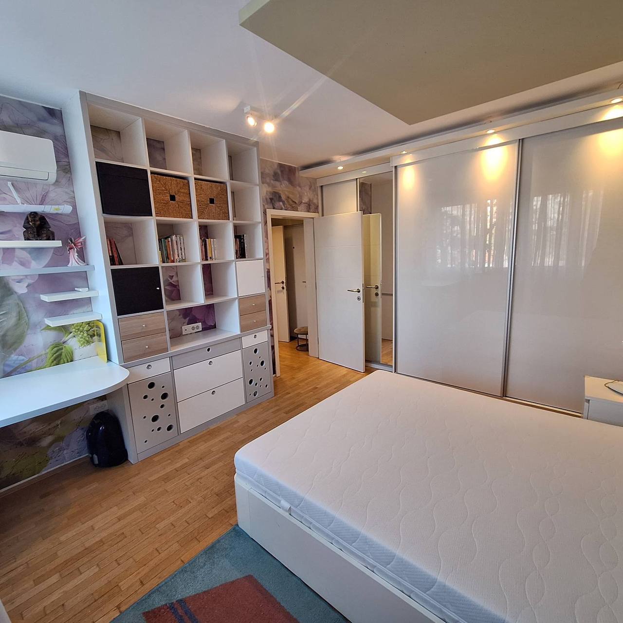 One-Bedroom Apartment in Novi Beograd photo 3 of 8