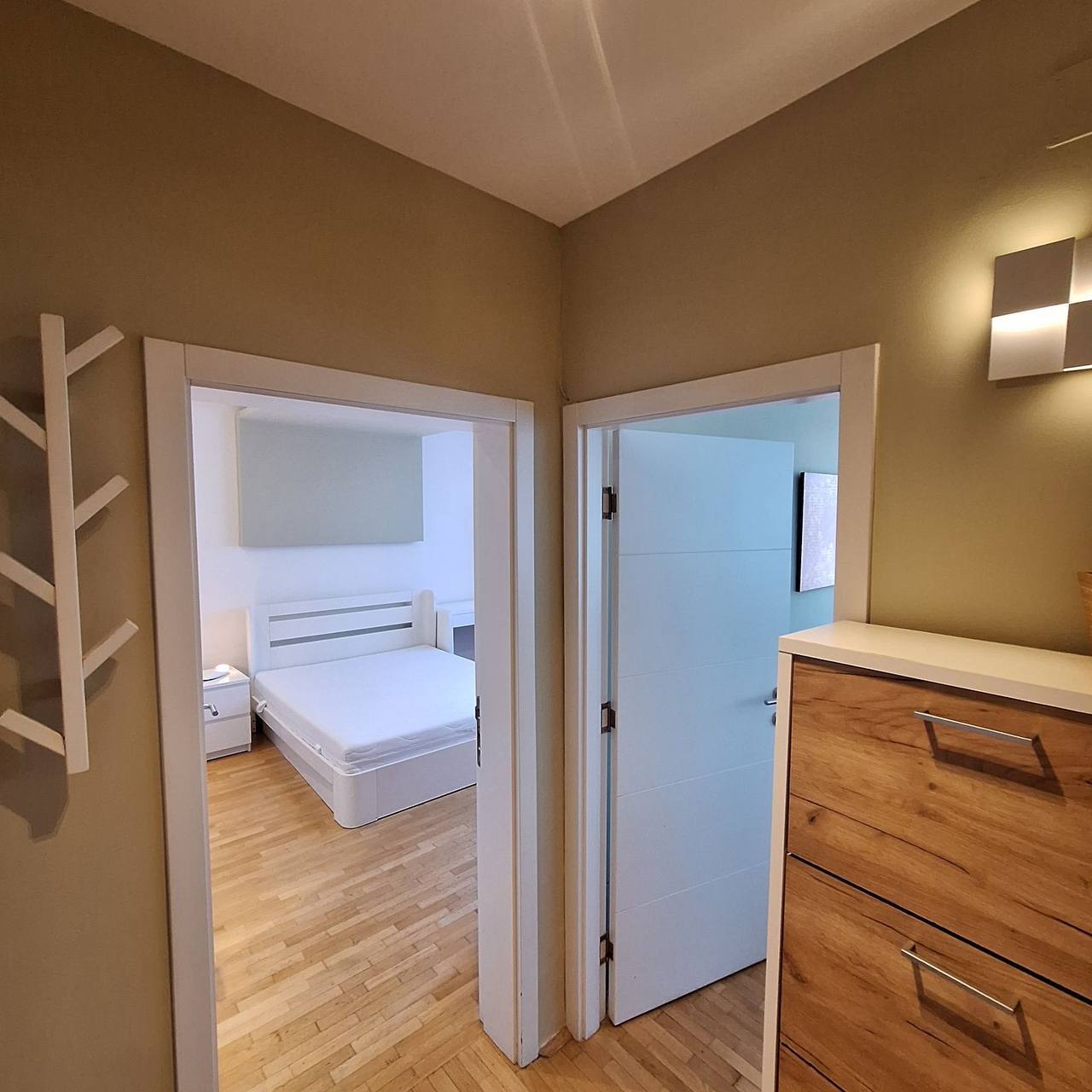 One-Bedroom Apartment in Novi Beograd photo 4 of 8