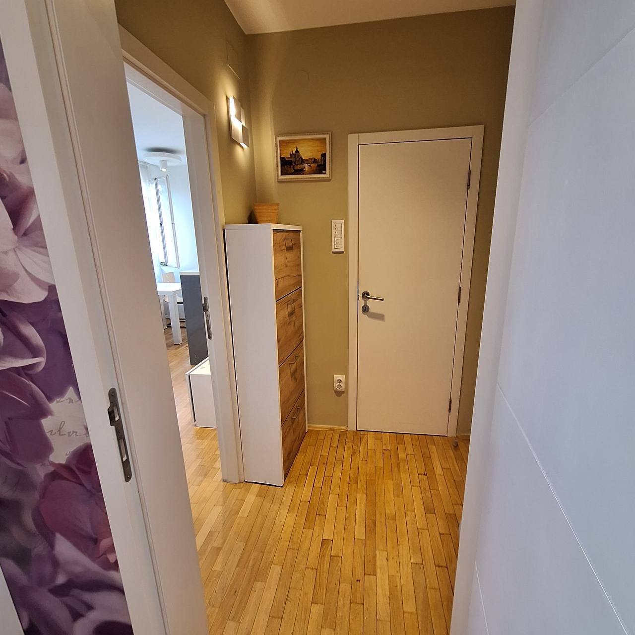 One-Bedroom Apartment in Novi Beograd photo 5 of 8