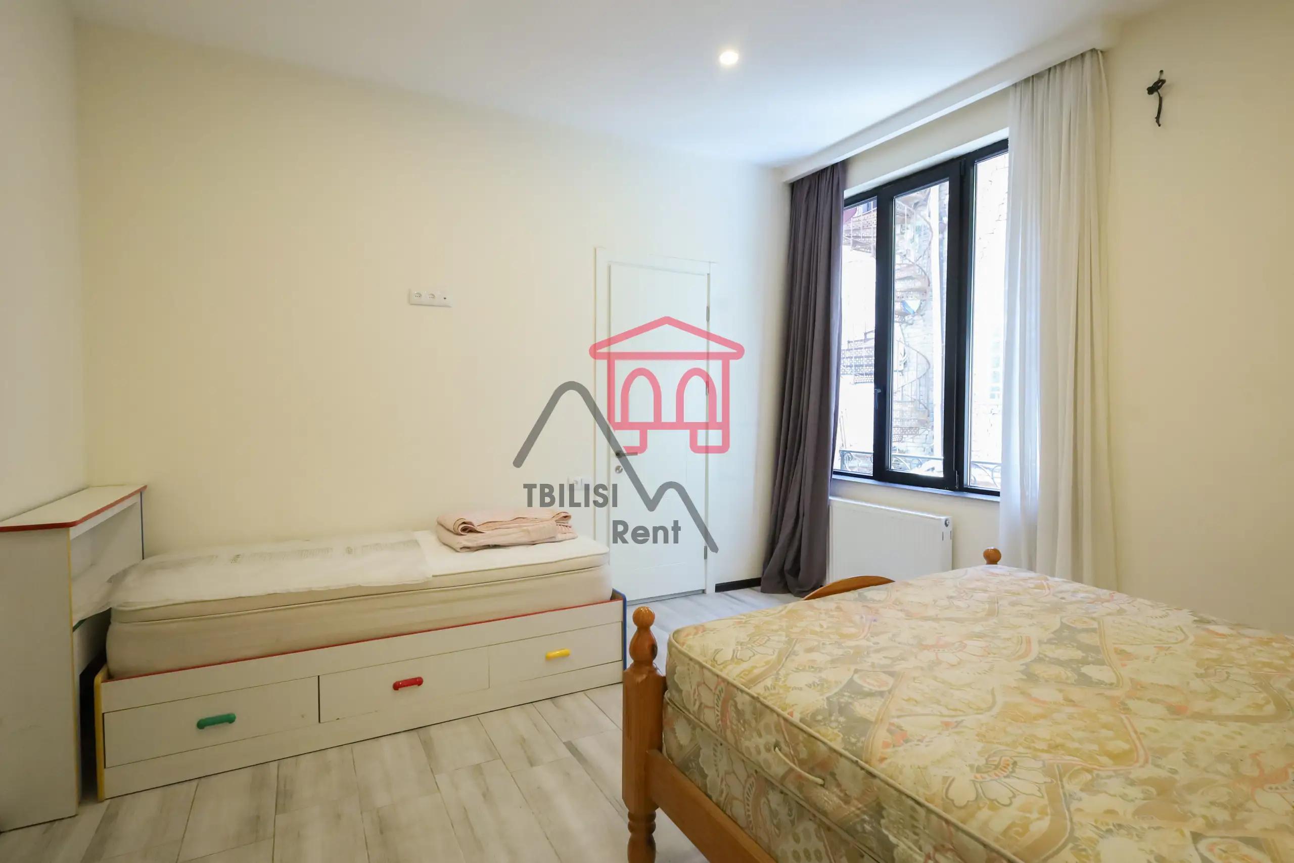 Spacious 5-Bedroom Apartment Near Rustaveli Metro photo 2 of 8