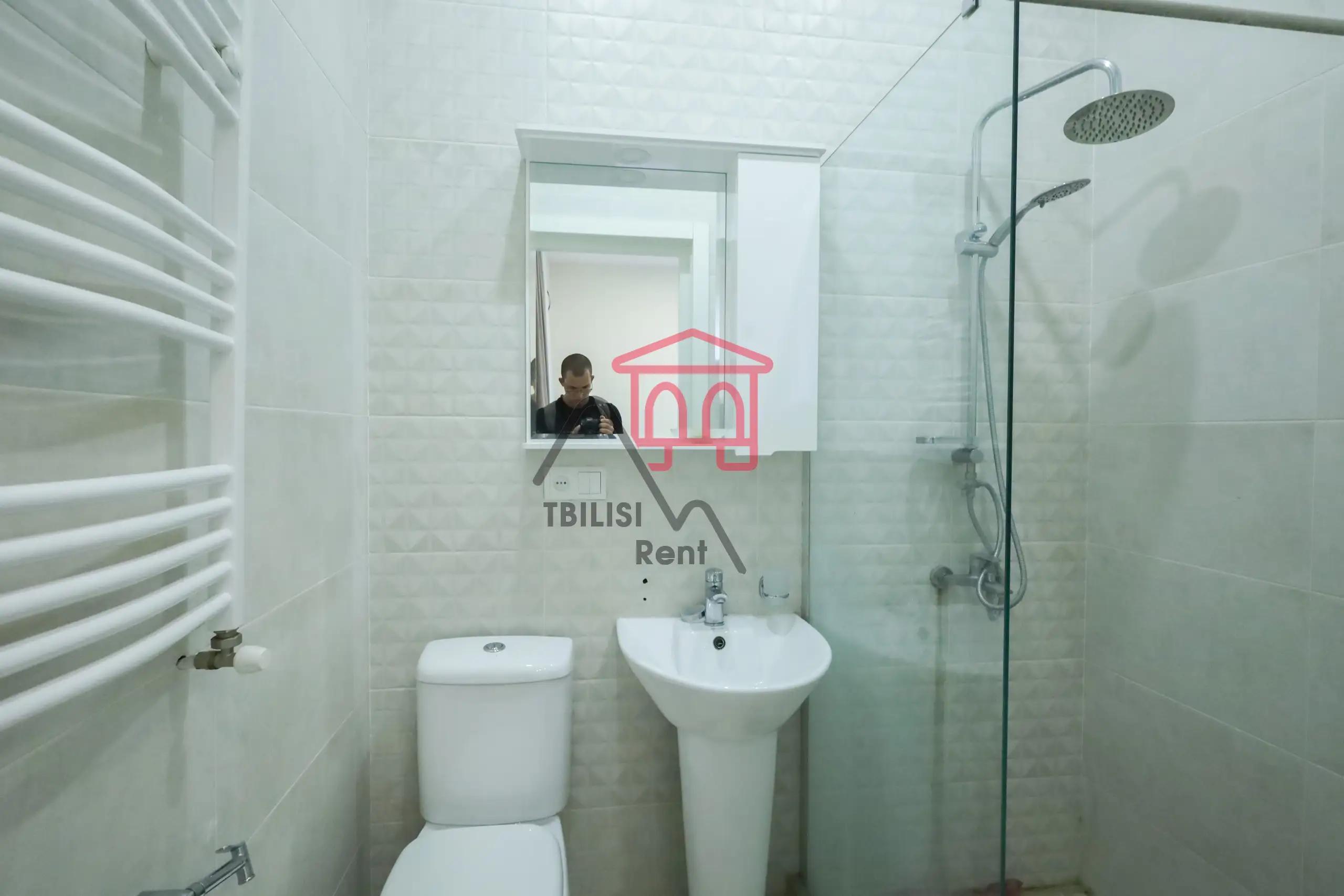 Spacious 5-Bedroom Apartment Near Rustaveli Metro photo 4 of 8
