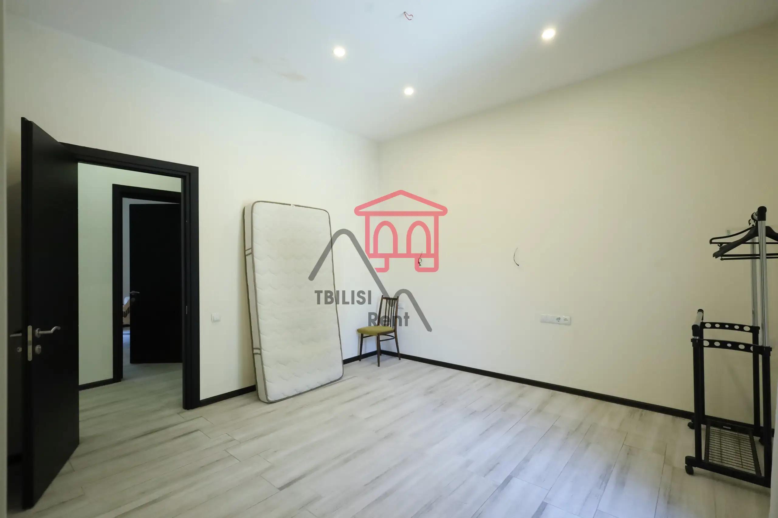Spacious 5-Bedroom Apartment Near Rustaveli Metro photo 5 of 8