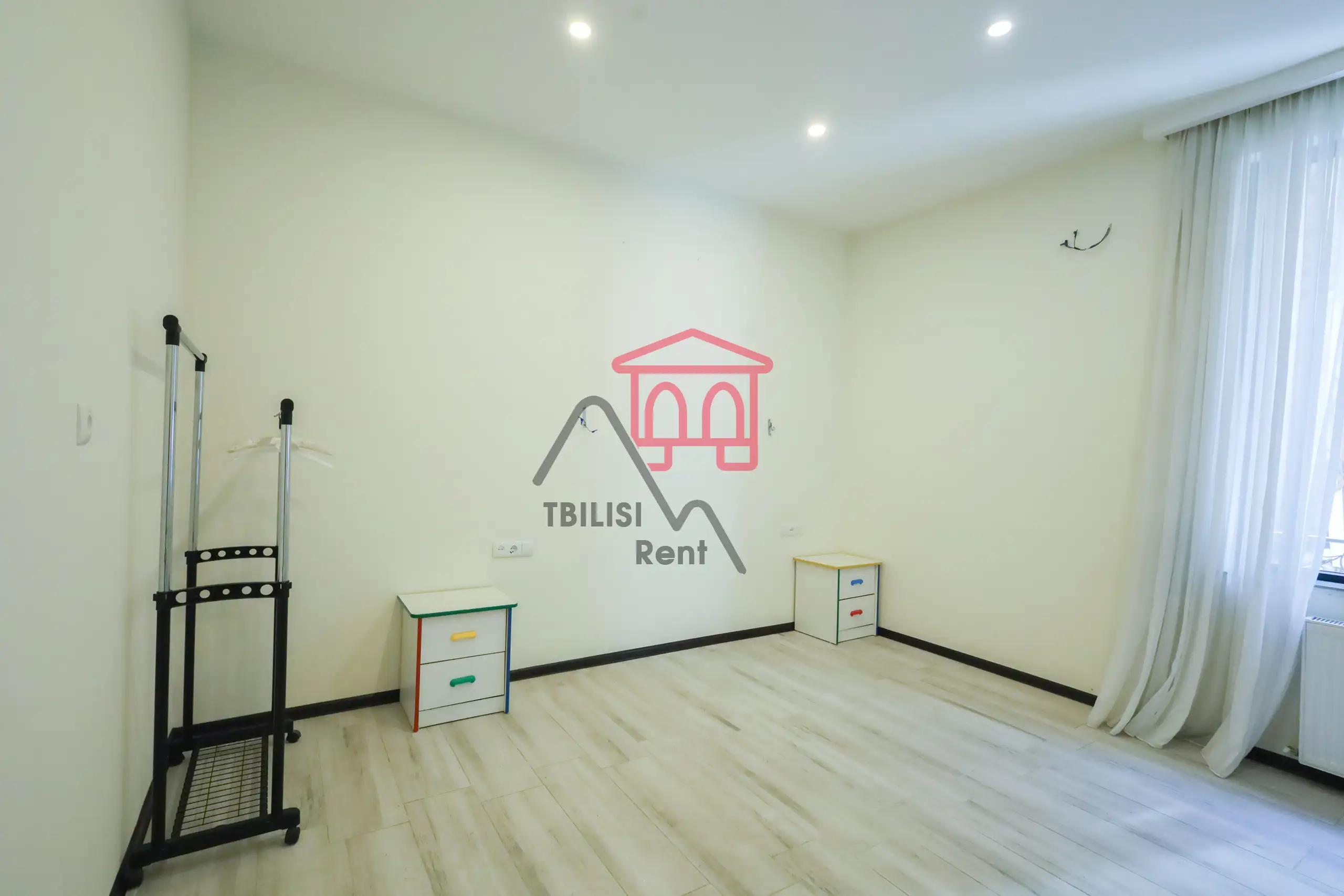 Spacious 5-Bedroom Apartment Near Rustaveli Metro photo 6 of 8