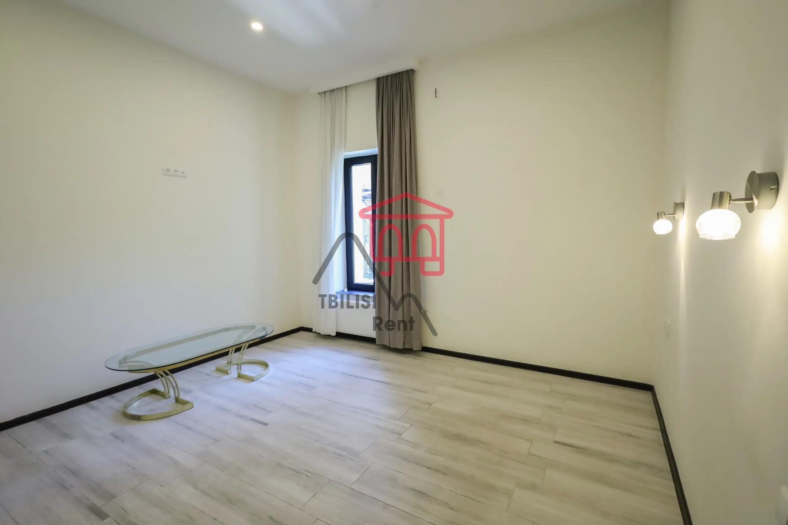 Spacious 5-Bedroom Apartment Near Rustaveli Metro photo 8 of 8