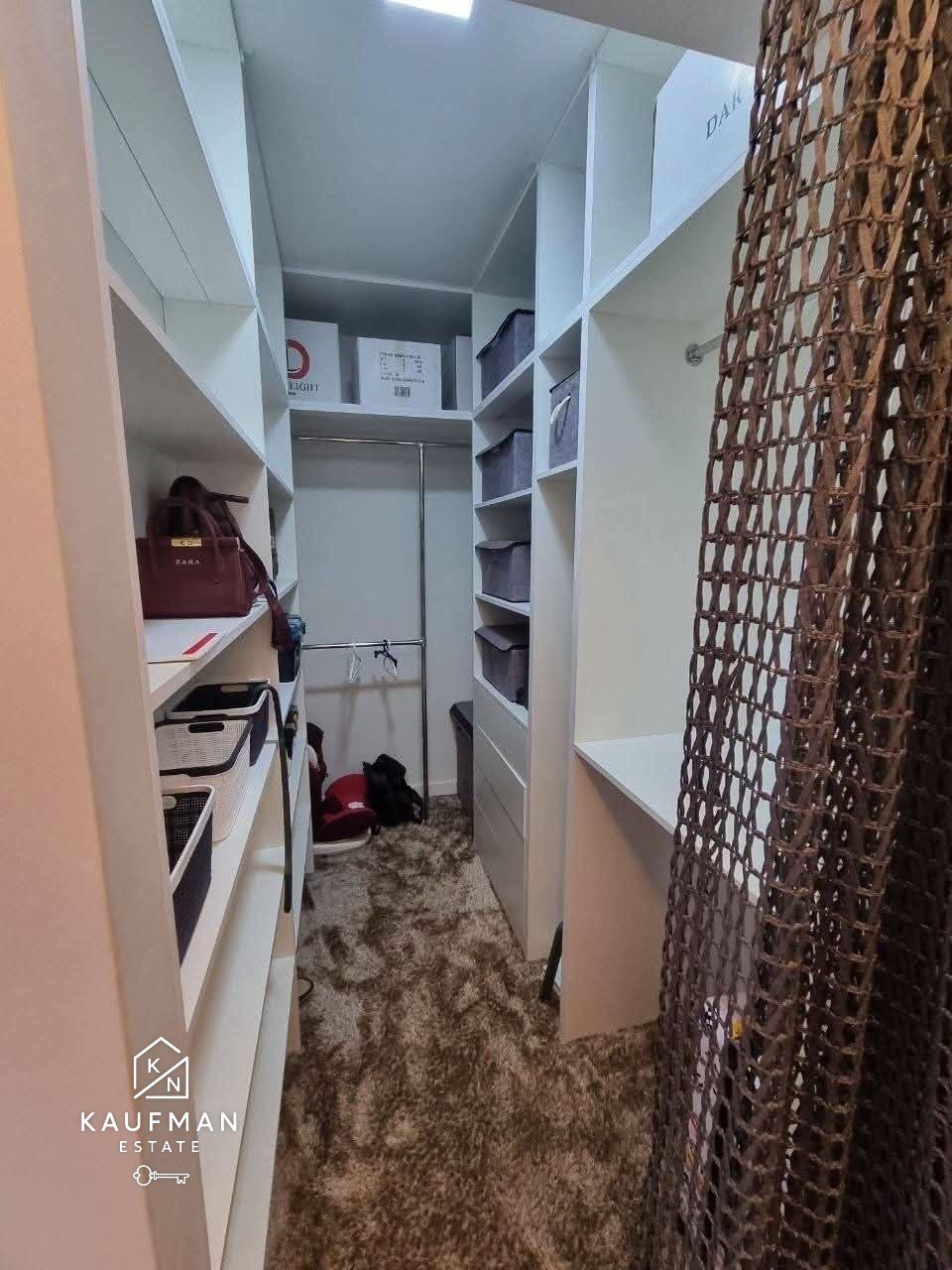 2-Bedroom Apartment with Sea and Mountain Views photo 4 of 6