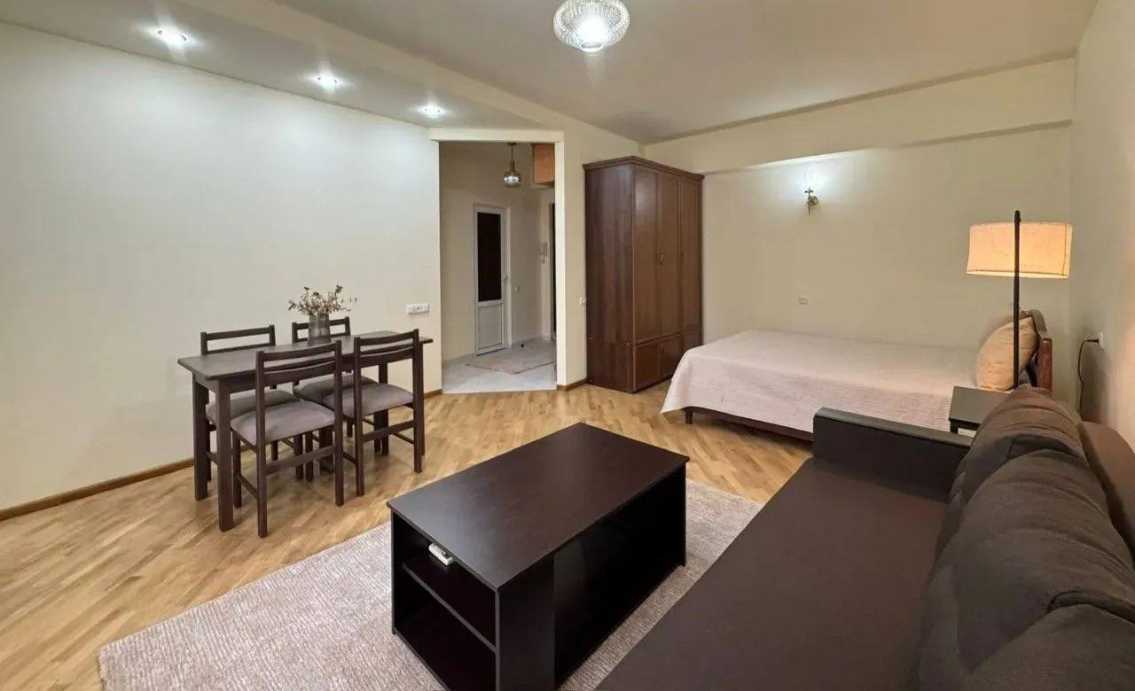 Furnished One-Bedroom Apartment in Kentron photo 2 of 8