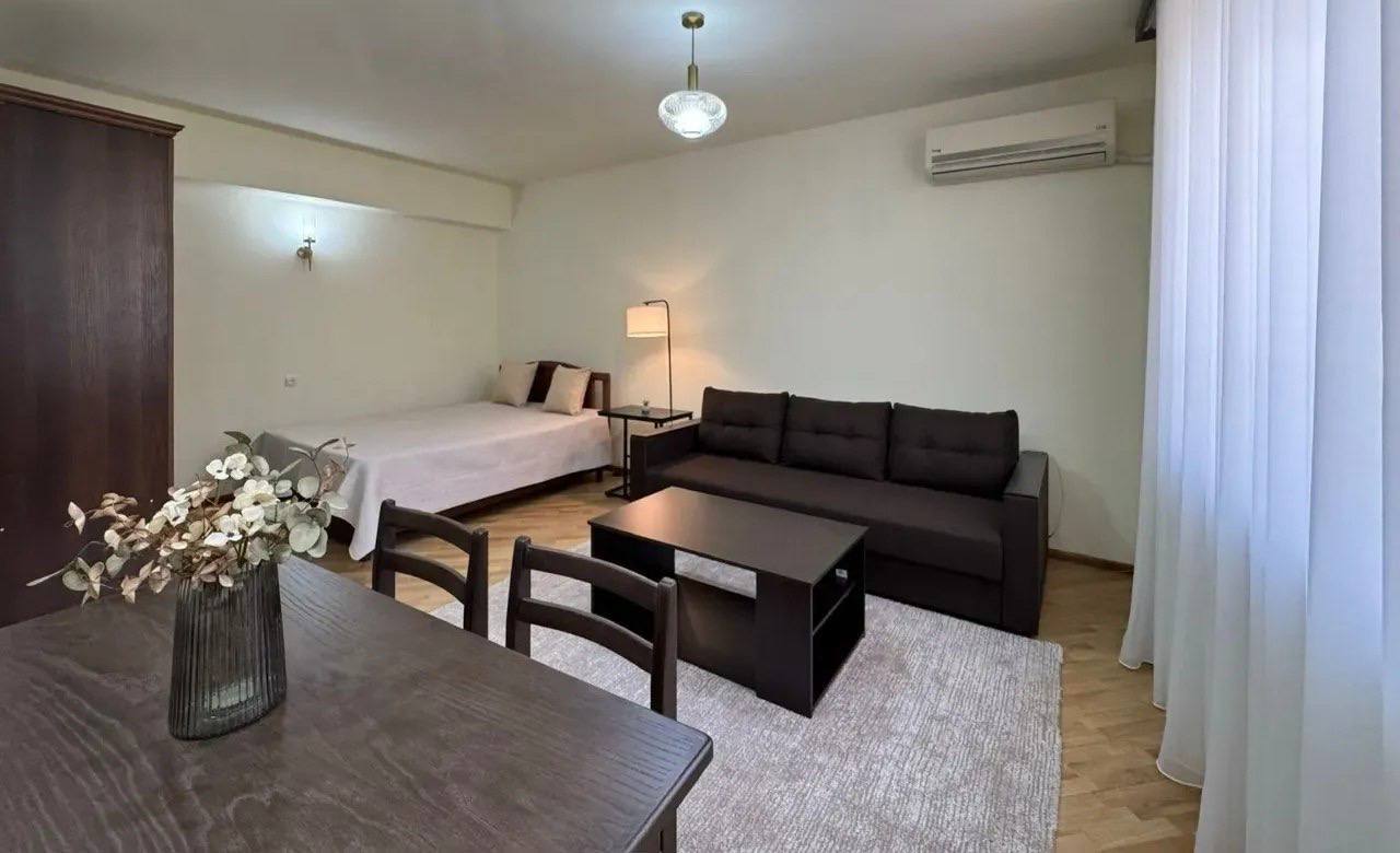 Furnished One-Bedroom Apartment in Kentron photo 3 of 8