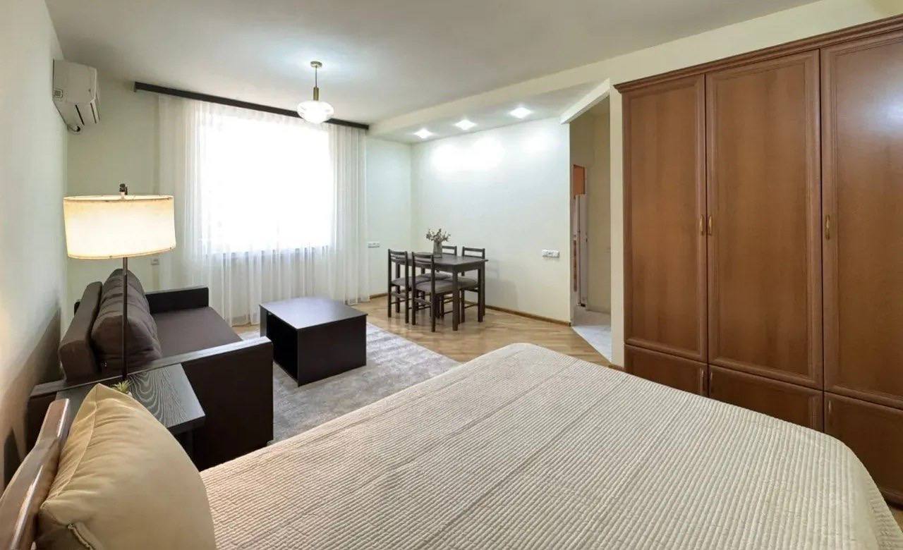 Furnished One-Bedroom Apartment in Kentron photo 4 of 8