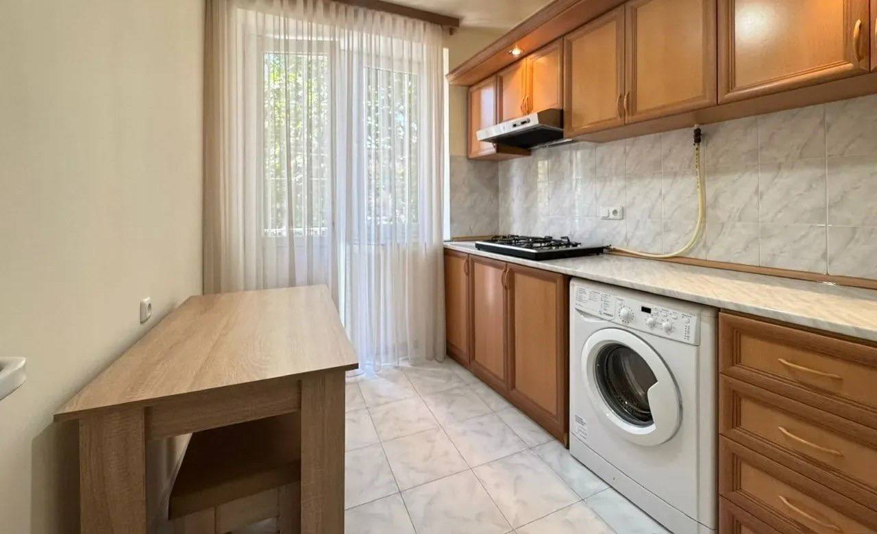 Furnished One-Bedroom Apartment in Kentron photo 5 of 8