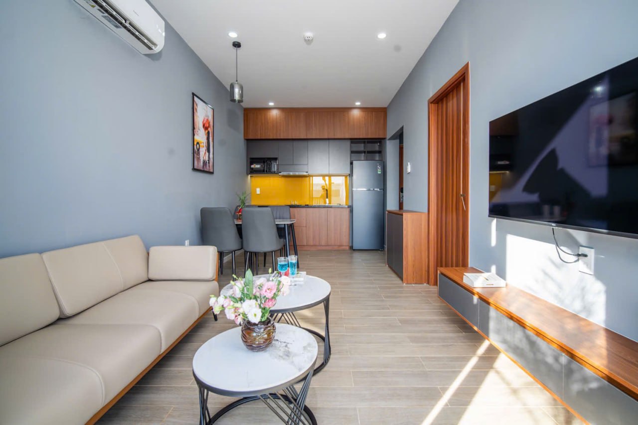 Luxury 1-Bedroom Apartment with Balcony in My An photo 3 of 8