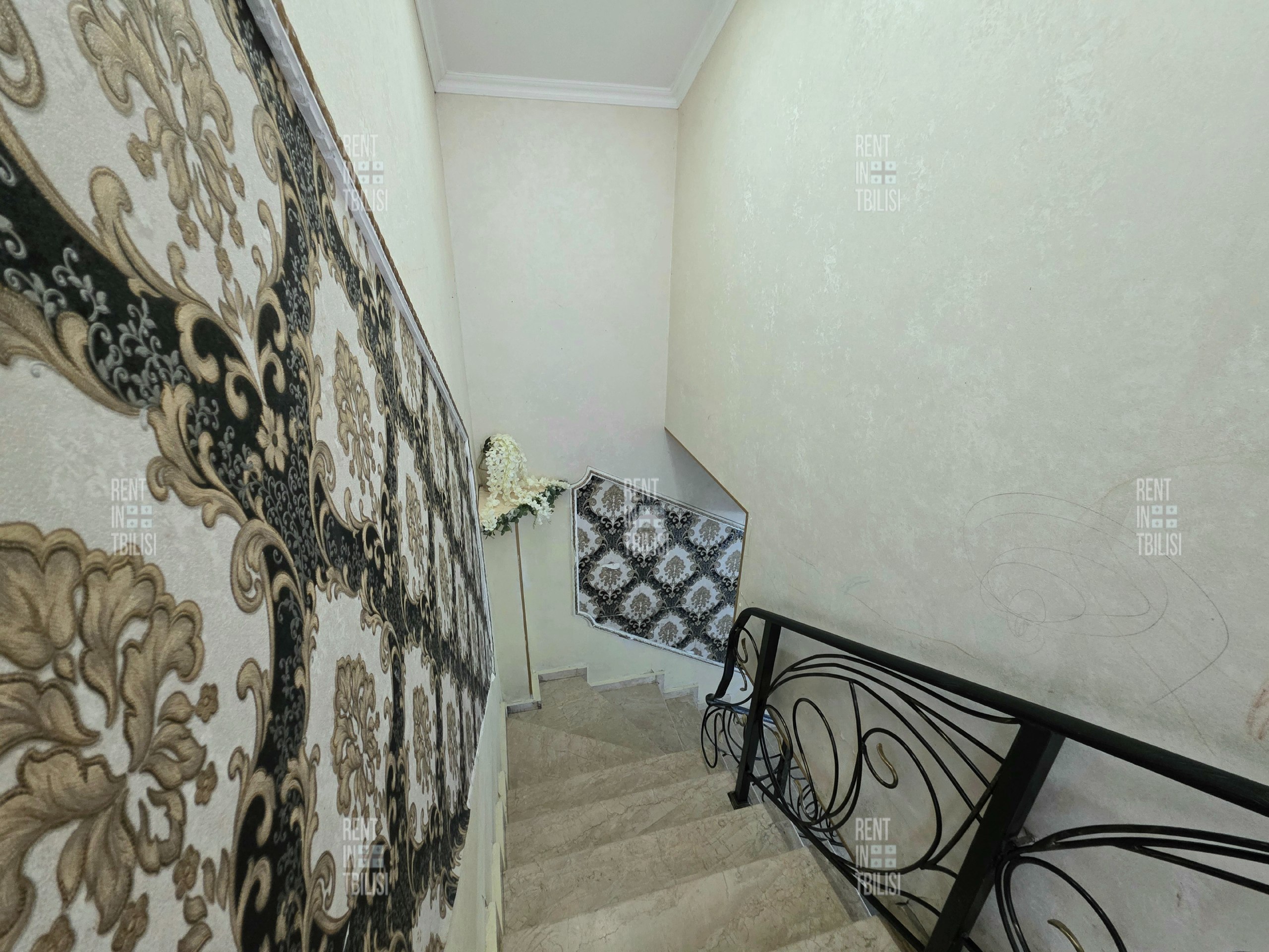 Three-Bedroom Duplex Apartment with Rooftop Terrace photo 6 of 8
