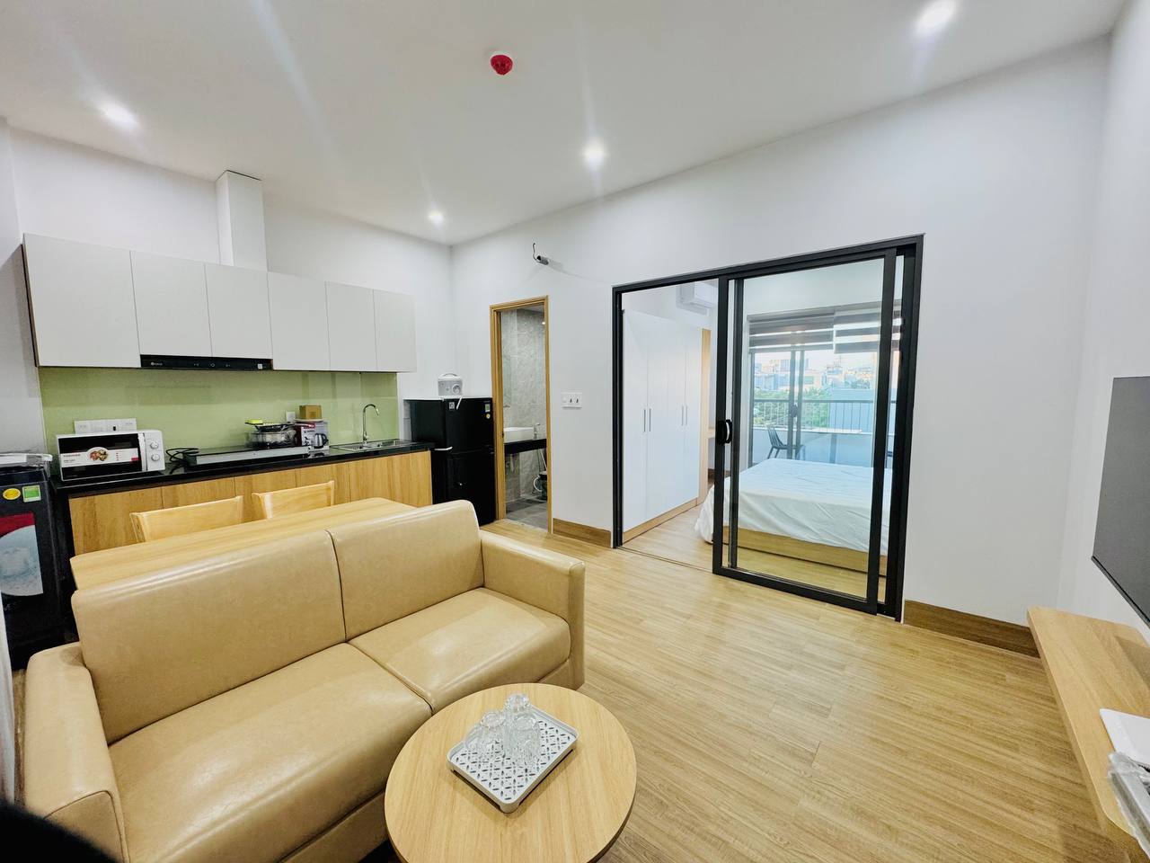 1-Bedroom Apartment in Hoa Xuan photo 2 of 8