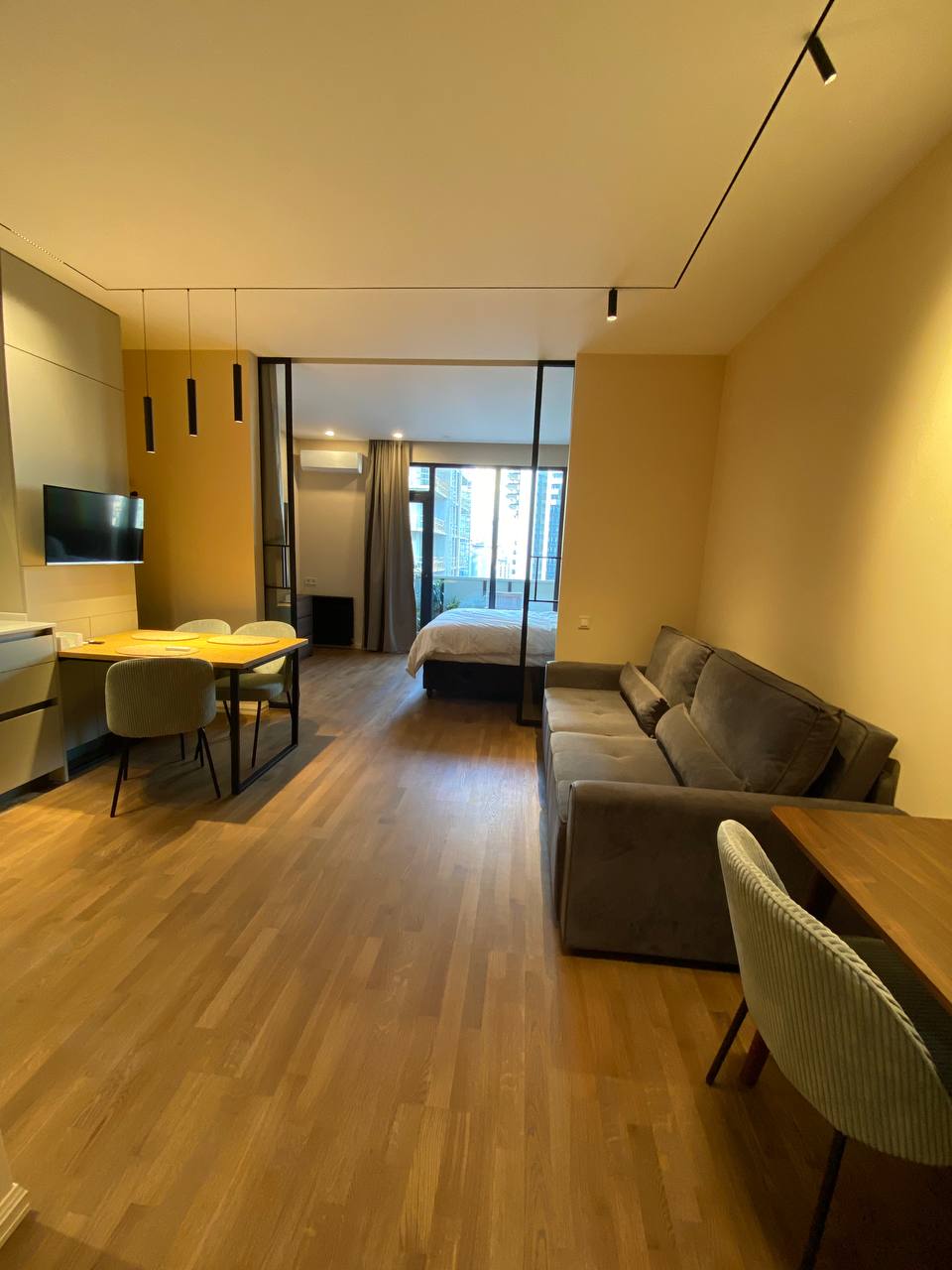 Zoned Studio Near New Boulevard photo 1 of 8