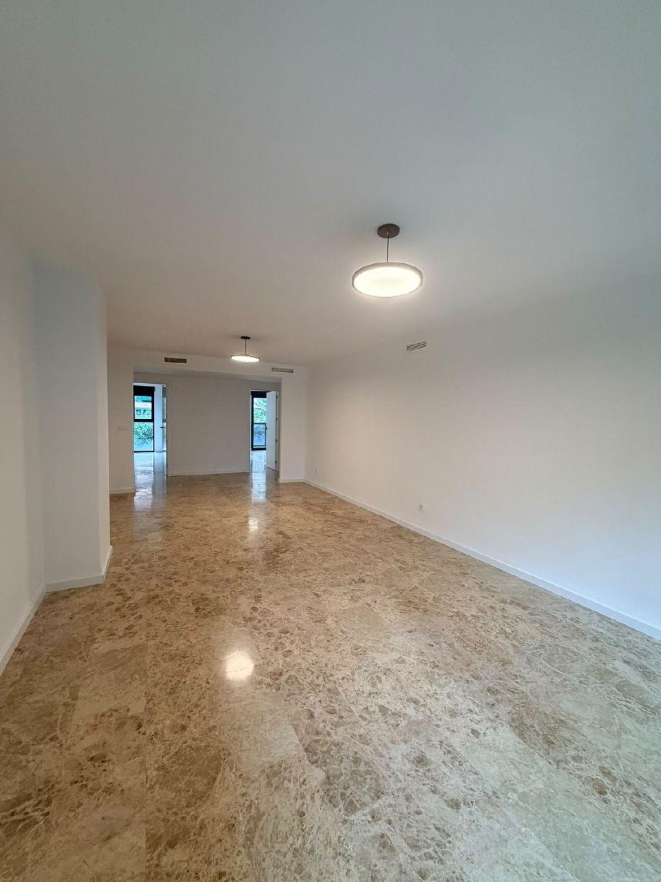 3-Bedroom Apartment with Pool in Valencia photo 2 of 8