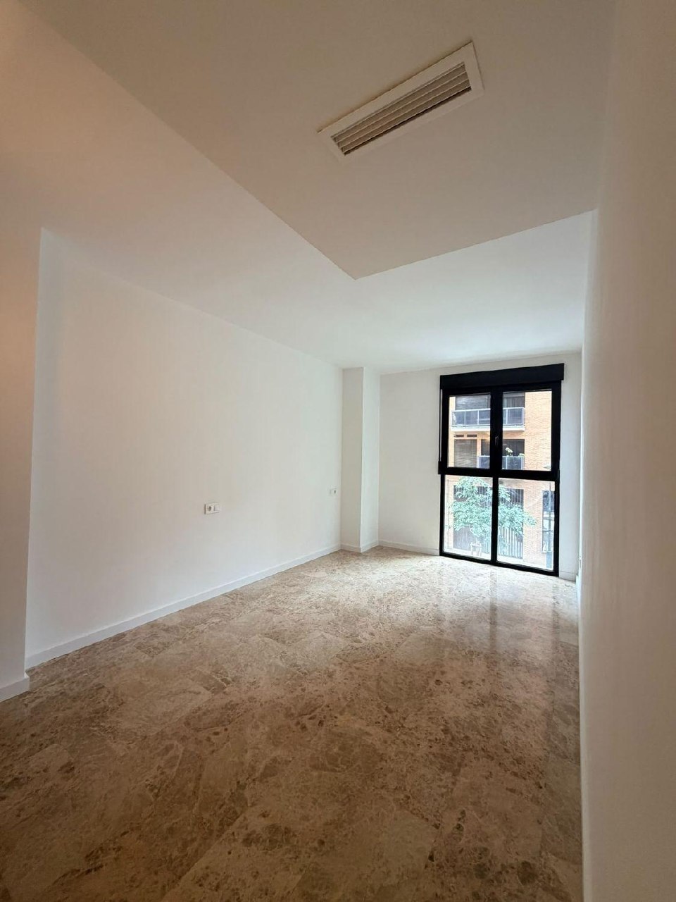 3-Bedroom Apartment with Pool in Valencia photo 3 of 8