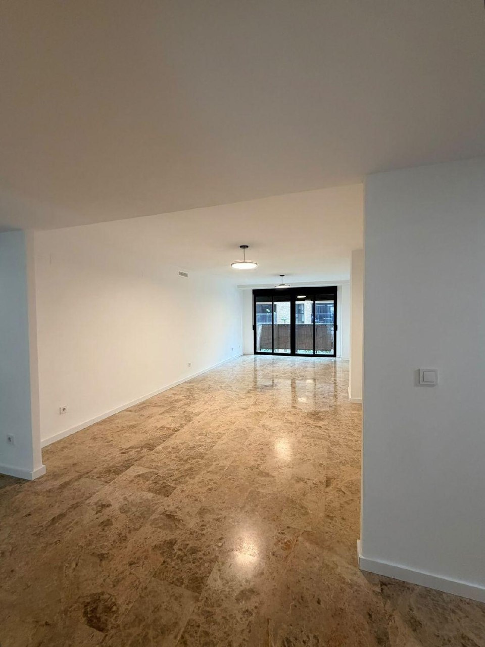 3-Bedroom Apartment with Pool in Valencia photo 6 of 8